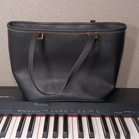 Michael Kors Jet Set Multifunction Purse - Picture 2 of 5